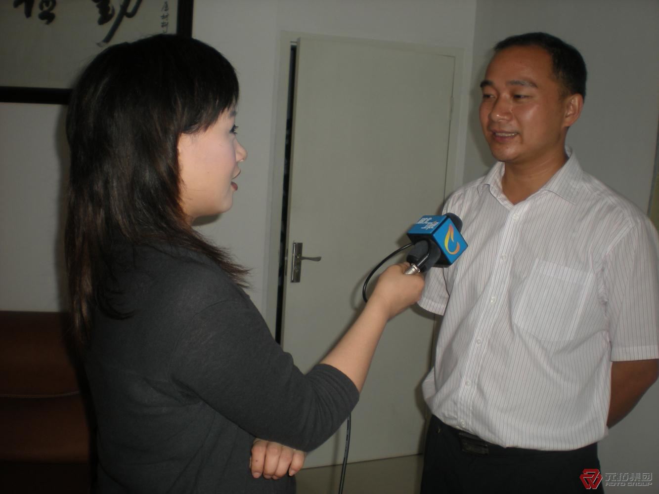 湖北卫视新闻记者采访